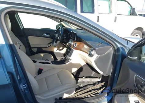 2015 Mercedes-Benz Gla 250 z USA, uszkodzony, nr VIN WDCTG4EB8FJ132964